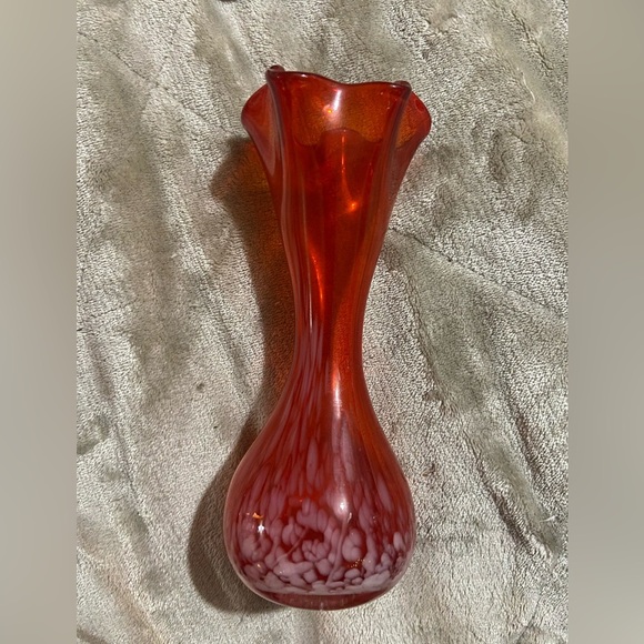 Elegant Red Glass Vase - Picture 3 of 5
